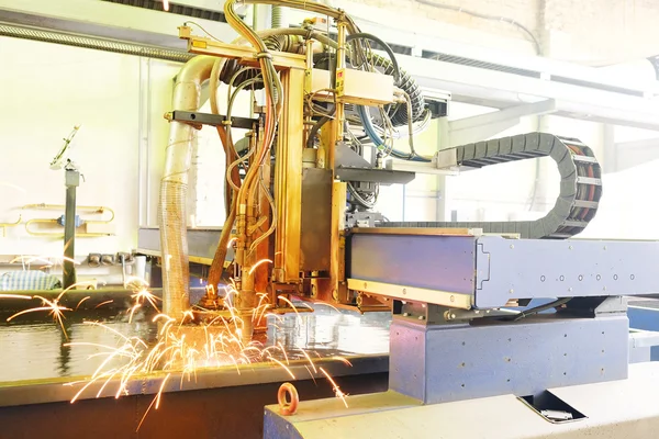 Máquina para corte a laser de metal — Fotografia de Stock