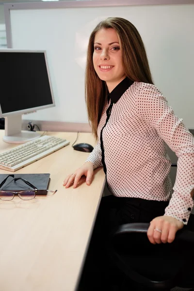 Jovencita secretaria — Foto de Stock