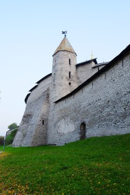 Pskov Krom bir kule ile duvar