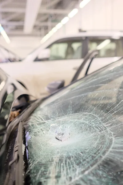 Gebroken voorruit — Stockfoto