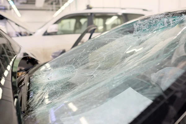 Broken windshield — Stock Photo, Image