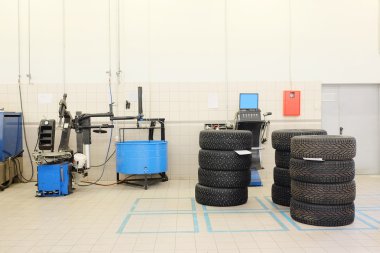 Lastik montaj makinesi