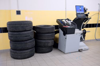 Lastik montaj makinesi