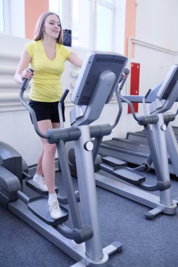 genç kız fitness içinde devreye girer