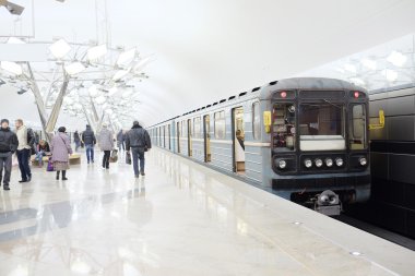 Yeni metro istasyonu Troparevo