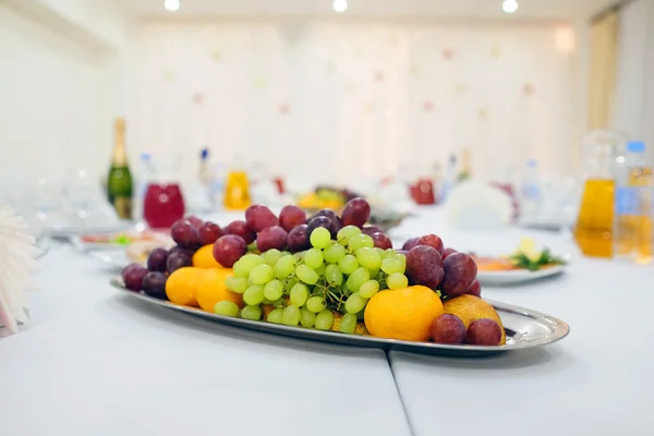 Fruit platter — Stock Photo, Image