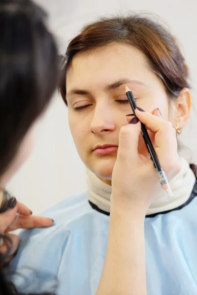 Maquiagem em um salão de beleza profissional — Fotografia de Stock