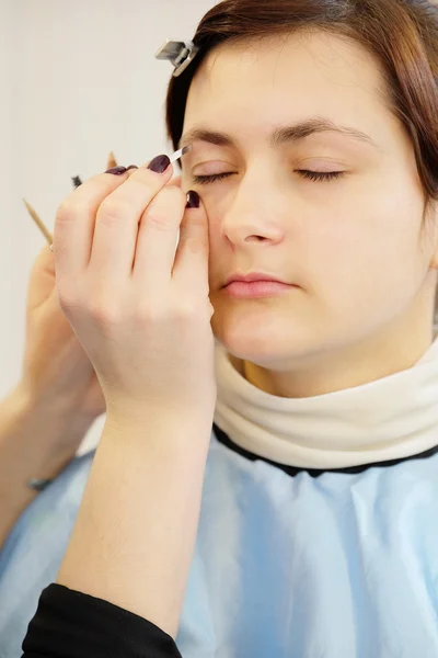 Maquillaje en un salón de belleza profesional —  Fotos de Stock