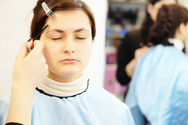 Make-up in een professionele salon van de schoonheid — Stockfoto