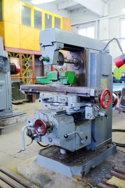 bir atölyede Torna Makinesi