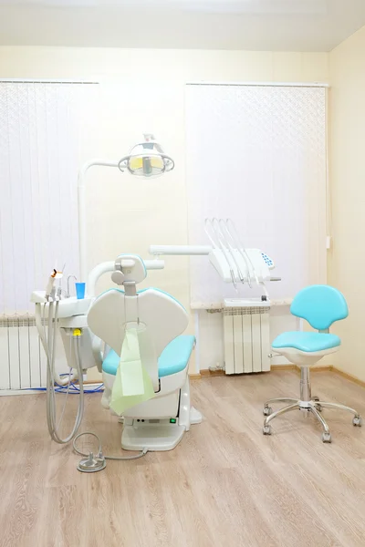 Silla de dentista en una sala médica — Foto de Stock