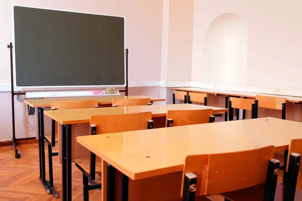 Class with desks and a blackboard — Stock Photo, Image