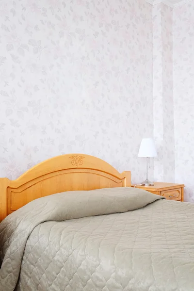 Interior de un dormitorio de motel — Foto de Stock