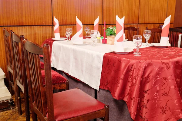 Tafel geserveerd in een restaurant — Stockfoto