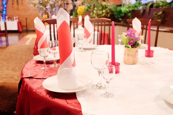 Mesa servida em um restaurante — Fotografia de Stock