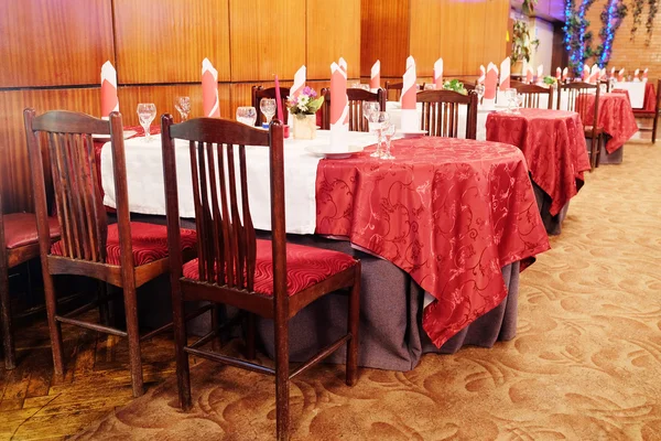 Tafel geserveerd in een restaurant — Stockfoto