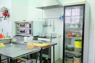 Bir restoranda profesyonel mutfak