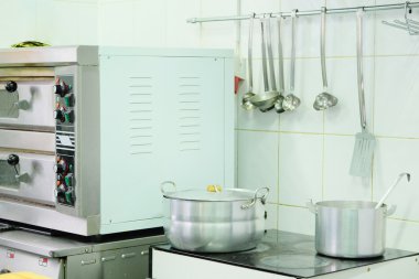 Bir restoranda profesyonel mutfak