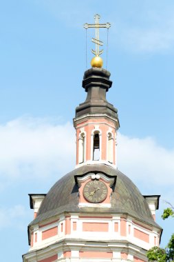 Belltower mavi gökyüzü üzerinde görüntü
