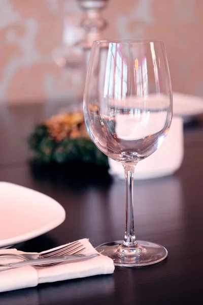 Üres poharak az étteremben — Stock Fotó