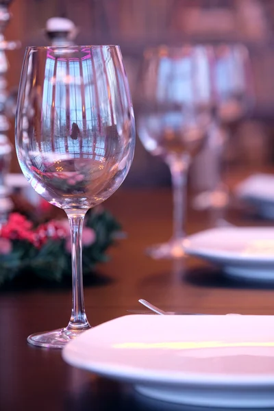 Vasos vacíos en el restaurante —  Fotos de Stock