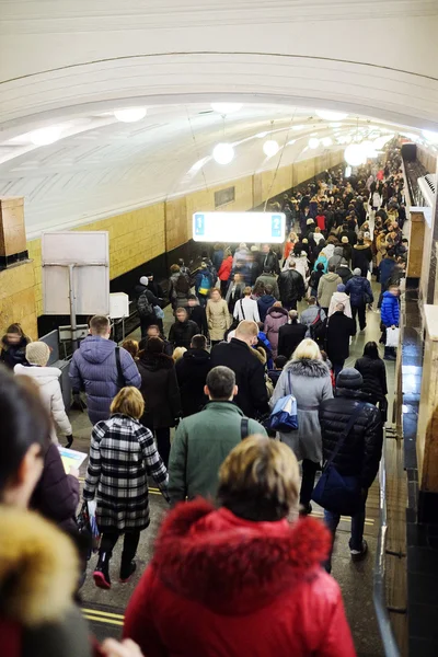 Metro de Moscú durante la hora pico — Foto de Stock