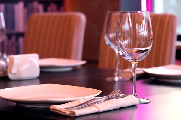 Empty glasses in restaurant Royalty Free Stock Images