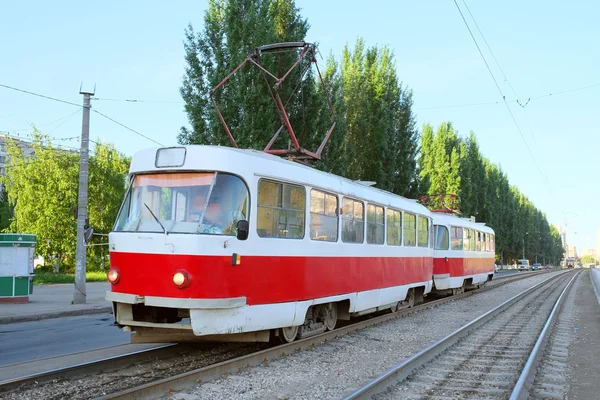 Tram rosso in città — Foto Stock