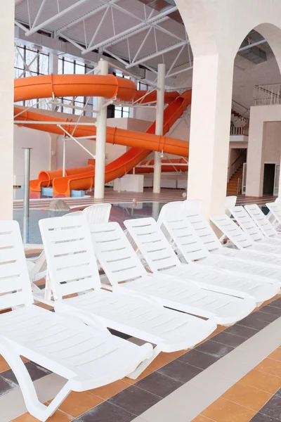 Schwimmbad und Aquapark in einem Resorthotel — Stockfoto