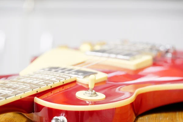 Guitarra eléctrica roja —  Fotos de Stock