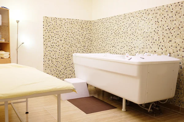 Ванна бальнеотерапії в салоні — стокове фото