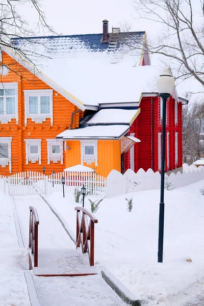 Colorida casa de madera — Foto de Stock