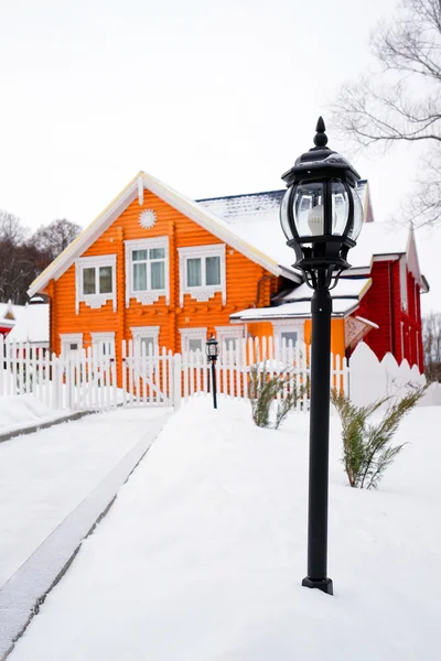 Colorida casa de madera — Foto de Stock