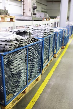 Metal parçalar halinde arabası