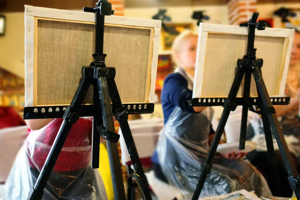 EASEL CON LA PINTURA — Foto de Stock