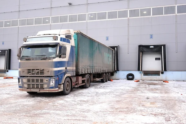 Lastbilar är laddade på lager — Stockfoto