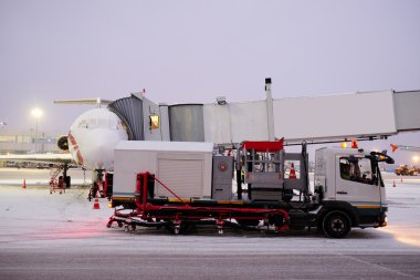 Havaalanında makine de-şekerli krema