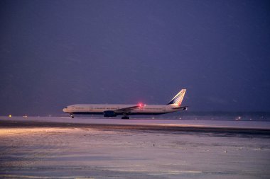 Uçak havaalanında otopark
