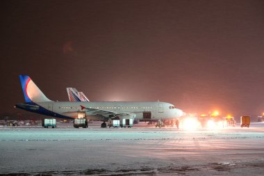 Uçak havaalanında otopark