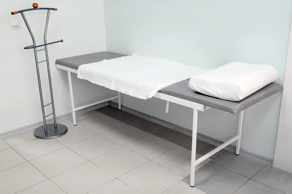 Tıbbi muayene masası — Stok fotoğraf