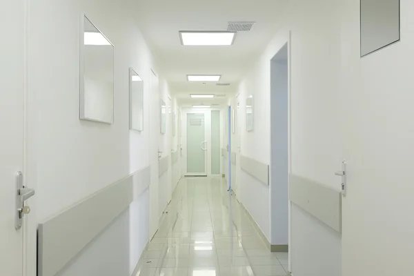 Centrum medyczne korytarz wnętrza — Zdjęcie stockowe