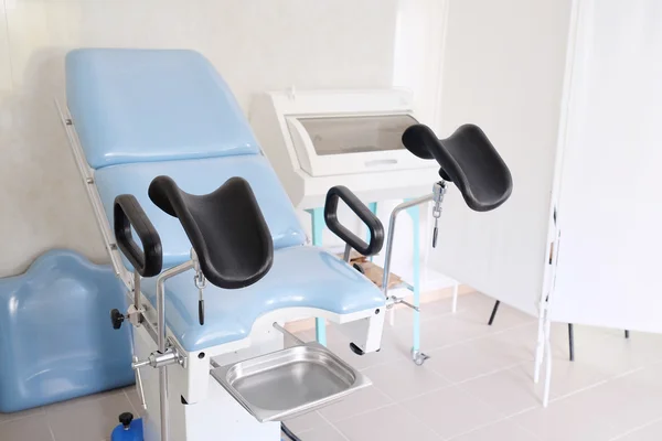 Mavi jinekolojik sandalye — Stok fotoğraf