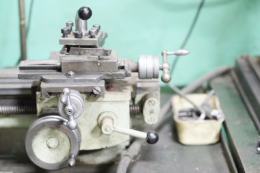 bir atölyede Torna Makinesi