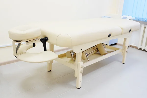 Cama de massagem médica — Fotografia de Stock