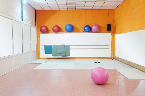 Pilates bolas en el gimnasio —  Fotos de Stock