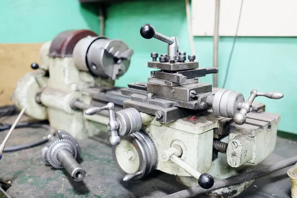 Tour de machine dans un atelier — Photo