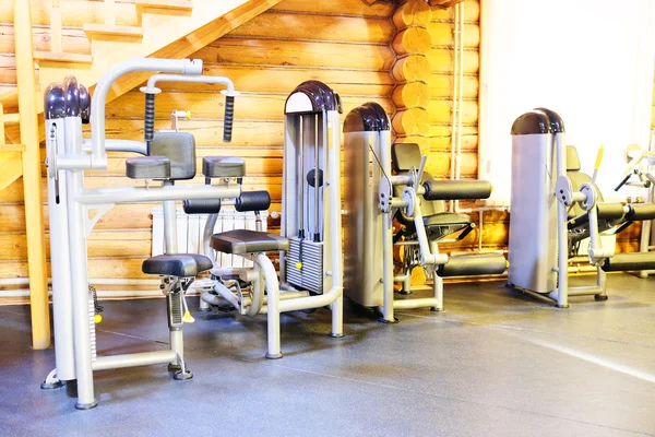 Gym med sportutrustning — Stockfoto