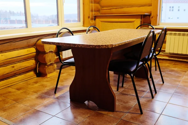 Sala de jantar na casa de madeira — Fotografia de Stock