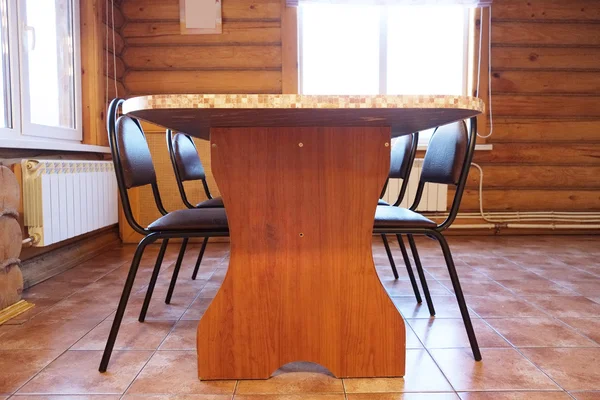 Sala de jantar na casa de madeira — Fotografia de Stock