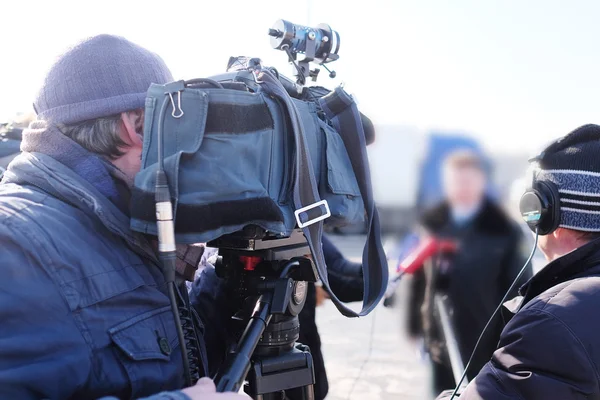 Cameraman with camera at work — Stock Photo, Image